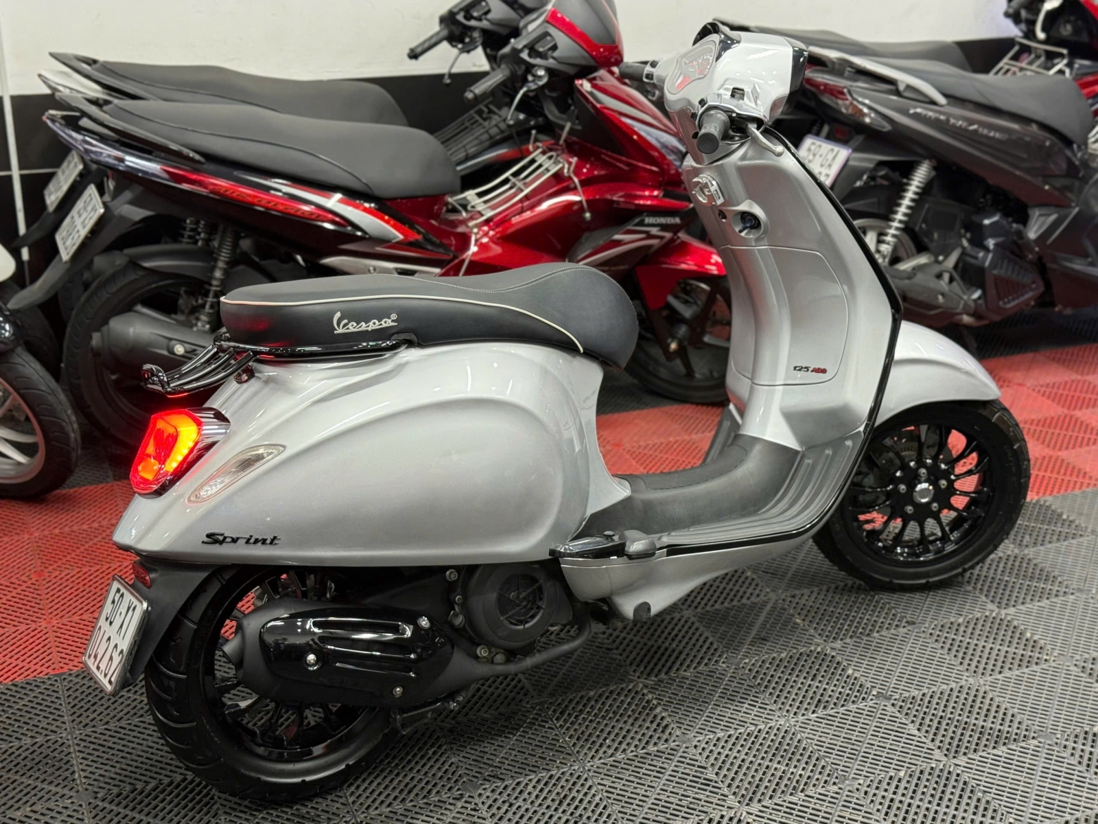 Vespa Sprint 2019 50X1-04262