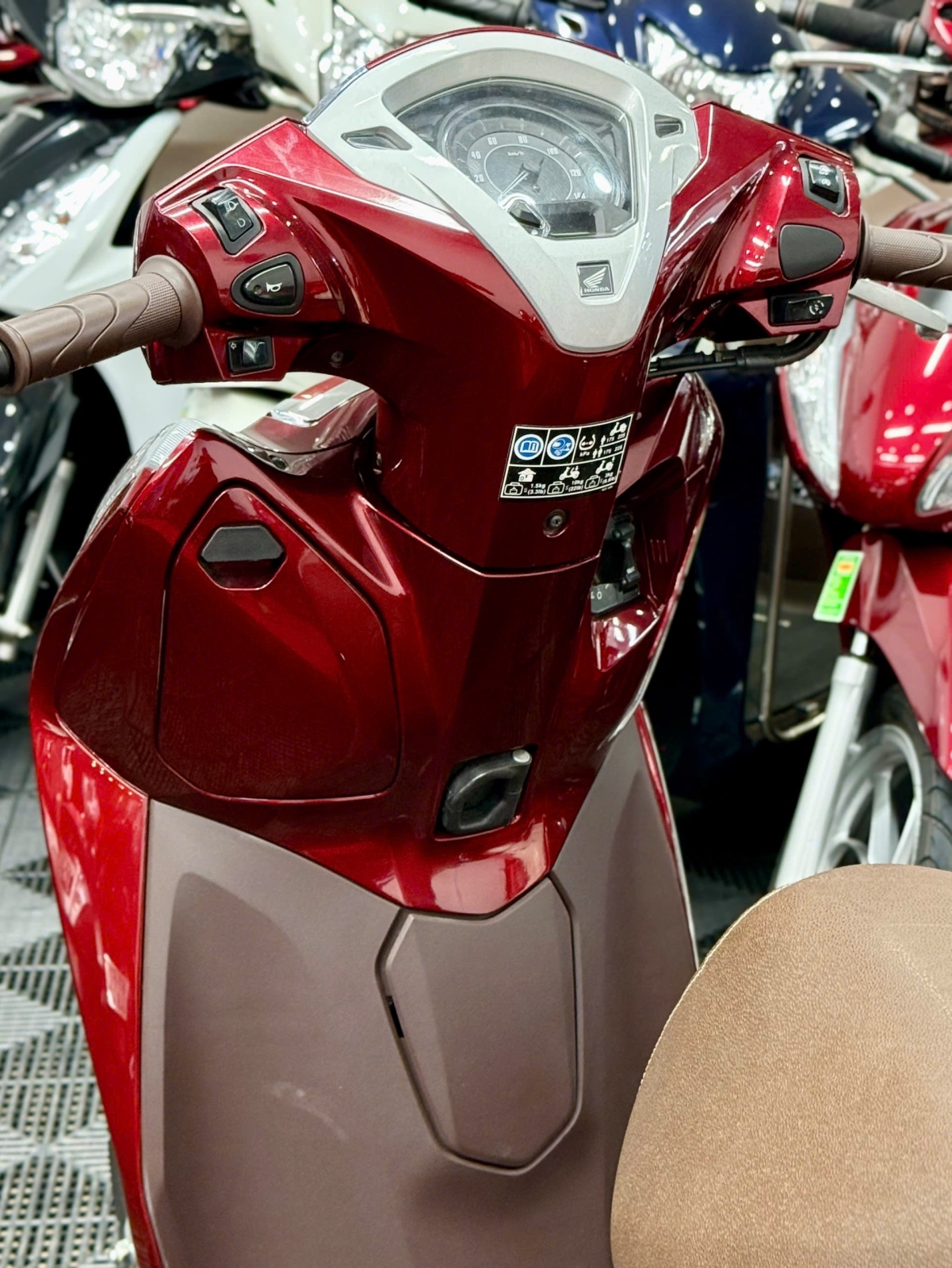 Lead 125 4val 2023 60H1-64280