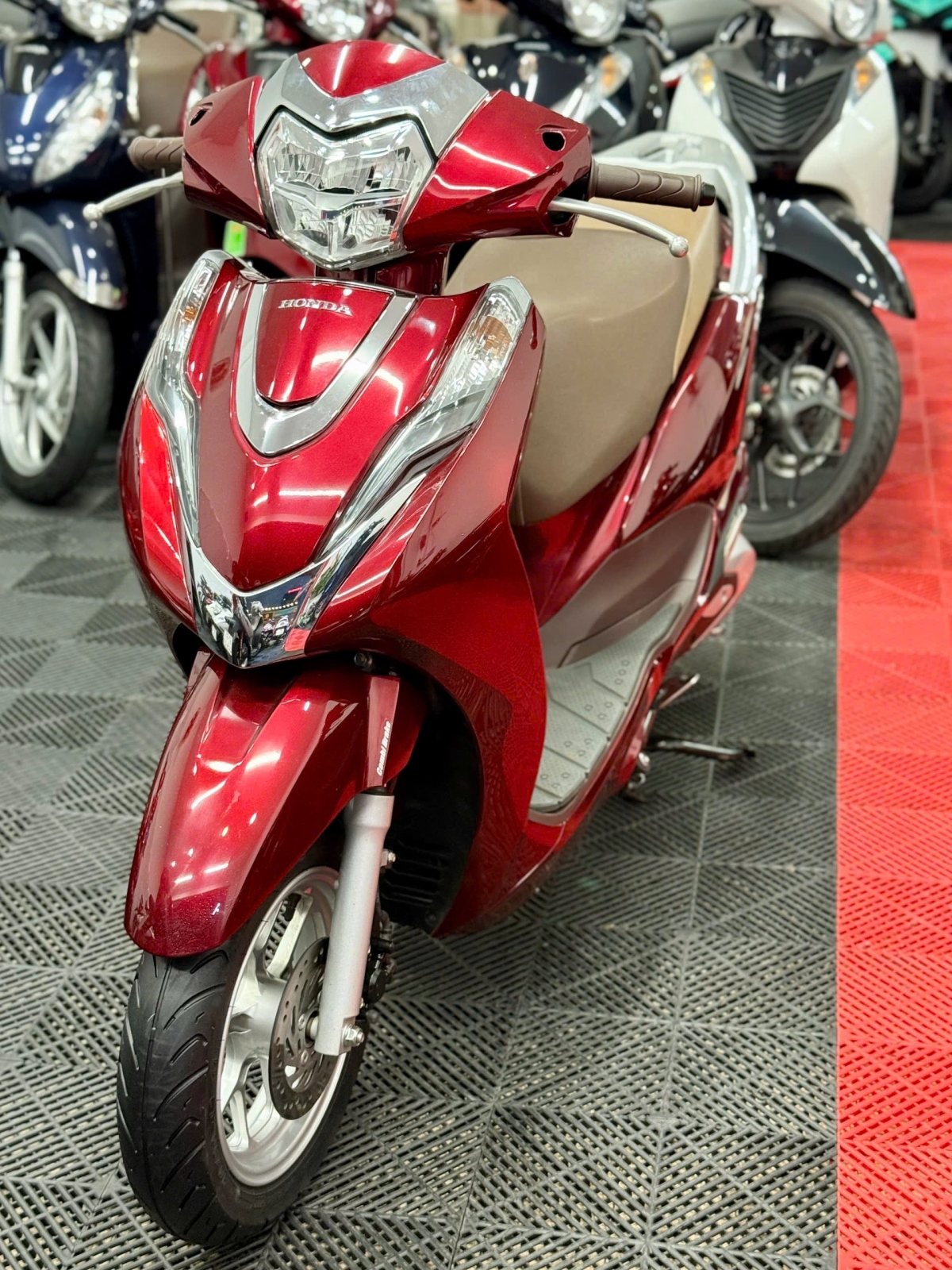 Lead 125 4val 2023 60H1-64280