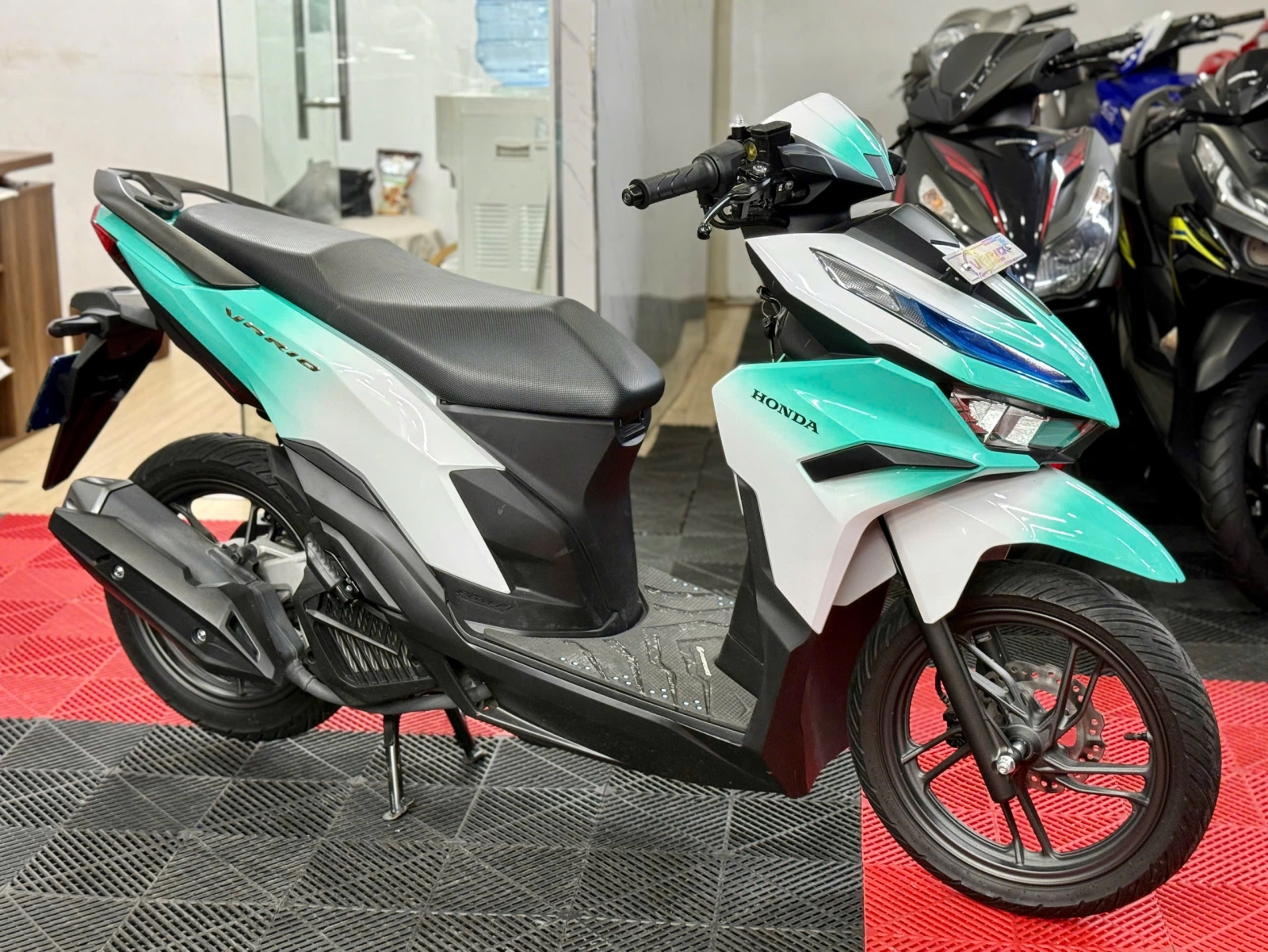 Vario 125 2025 50AD-13041