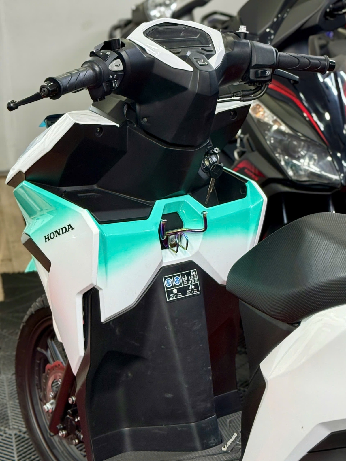 Vario 125 2025 50AD-13041