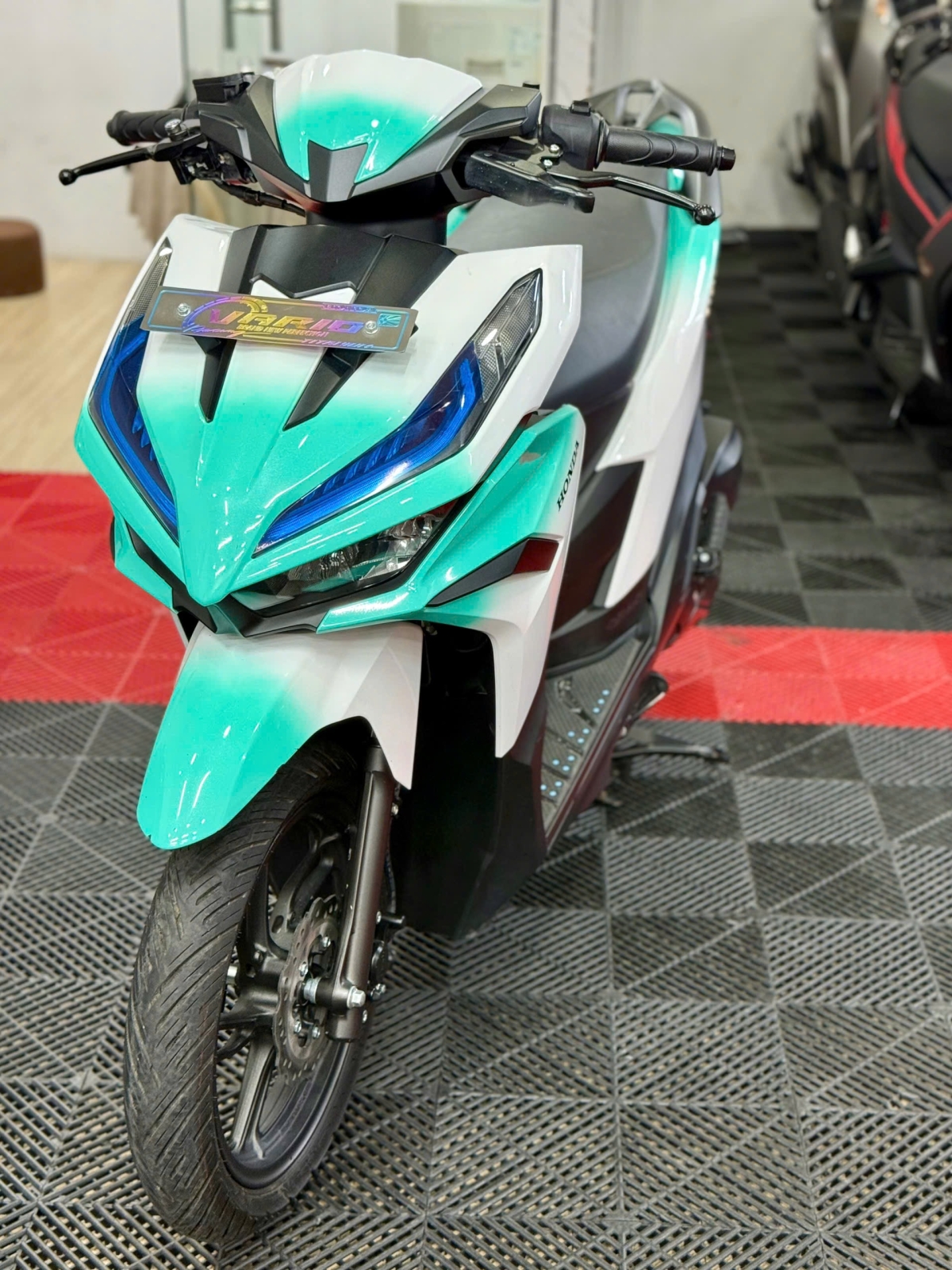 Vario 125 2025 50AD-13041