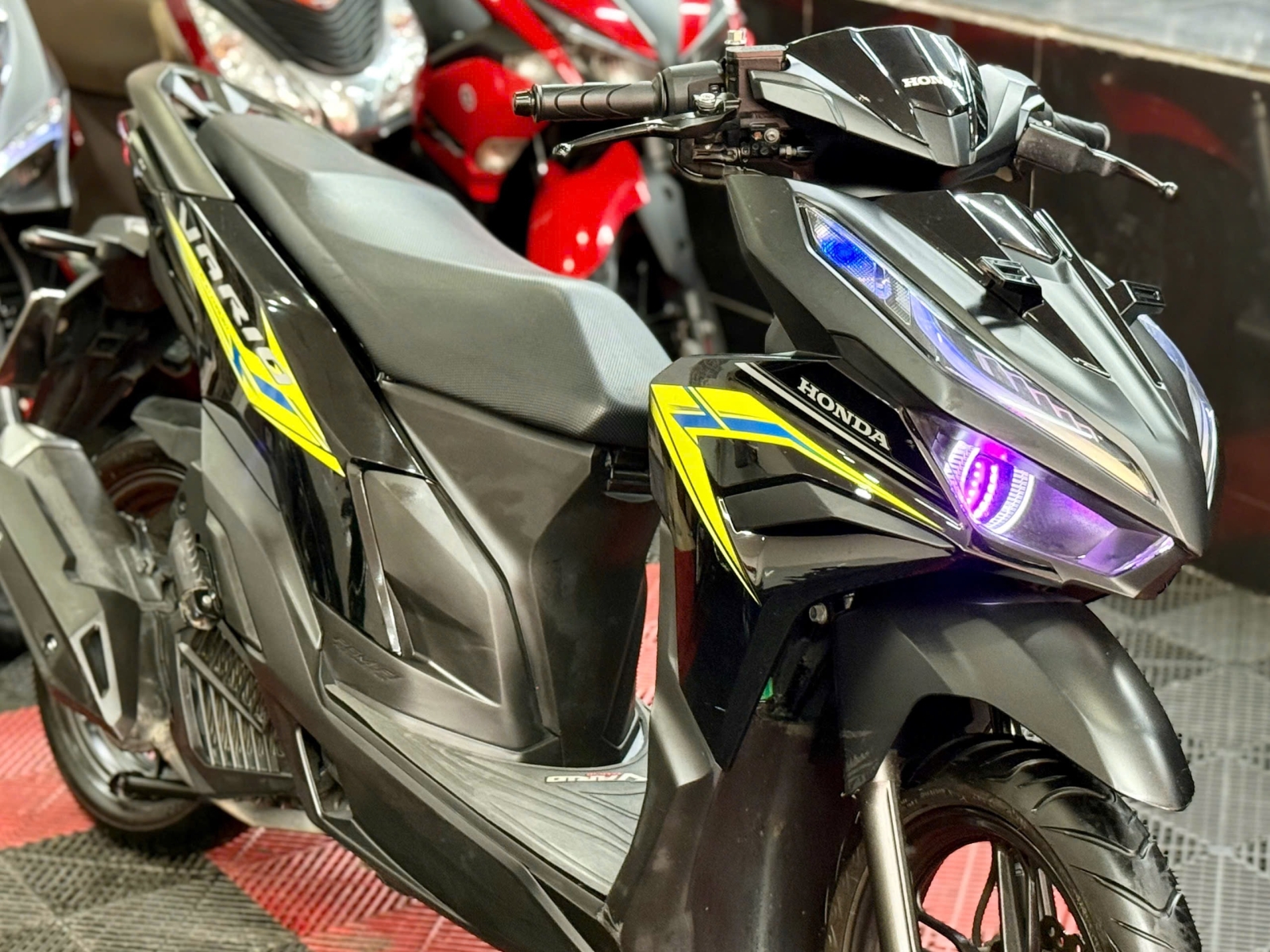 Vario 125 2025 94AA-08226