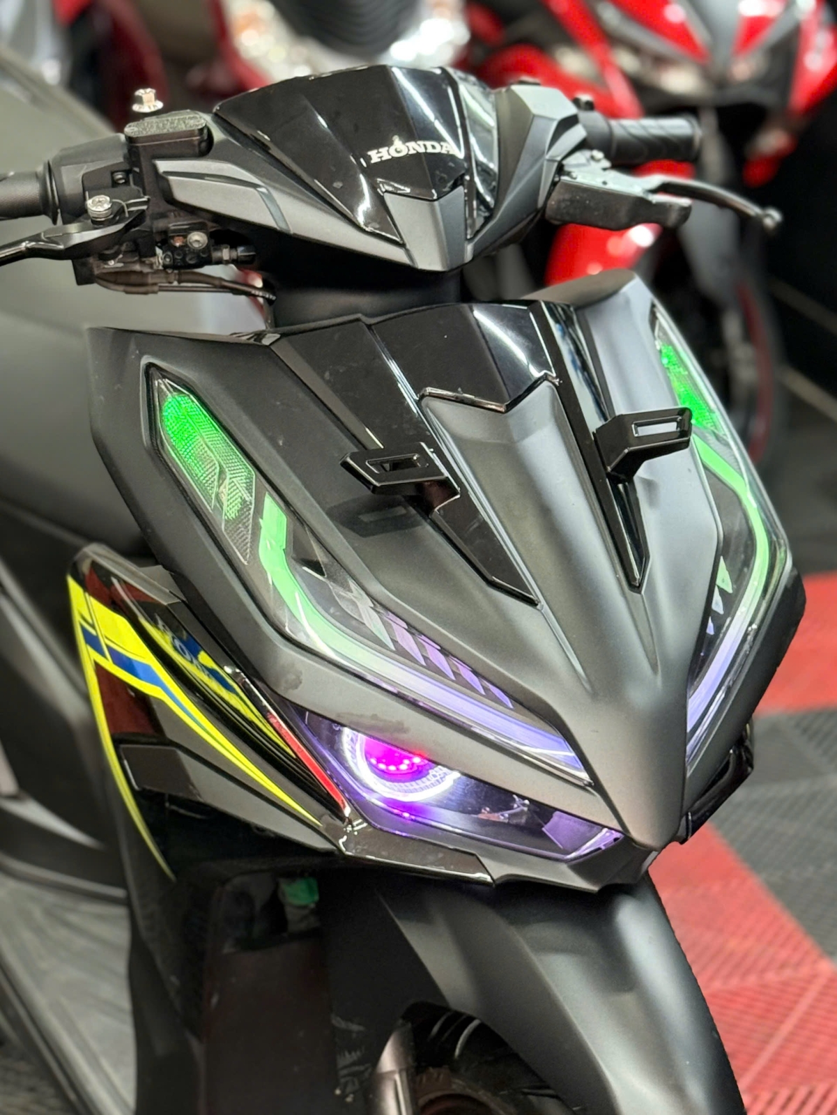 Vario 125 2025 94AA-08226