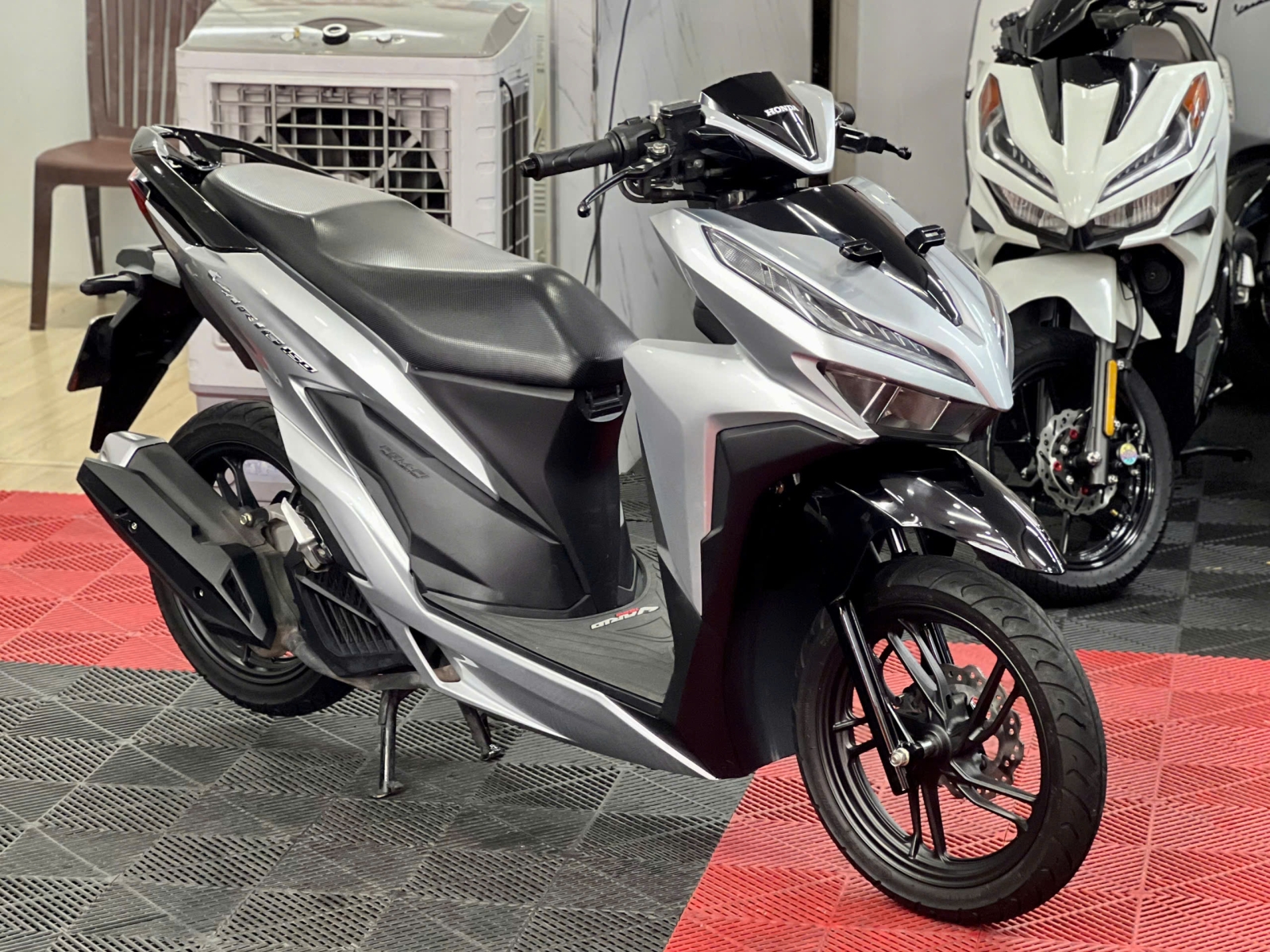 Honda Vario150 Bạc Porcher 2022 93G1-29210