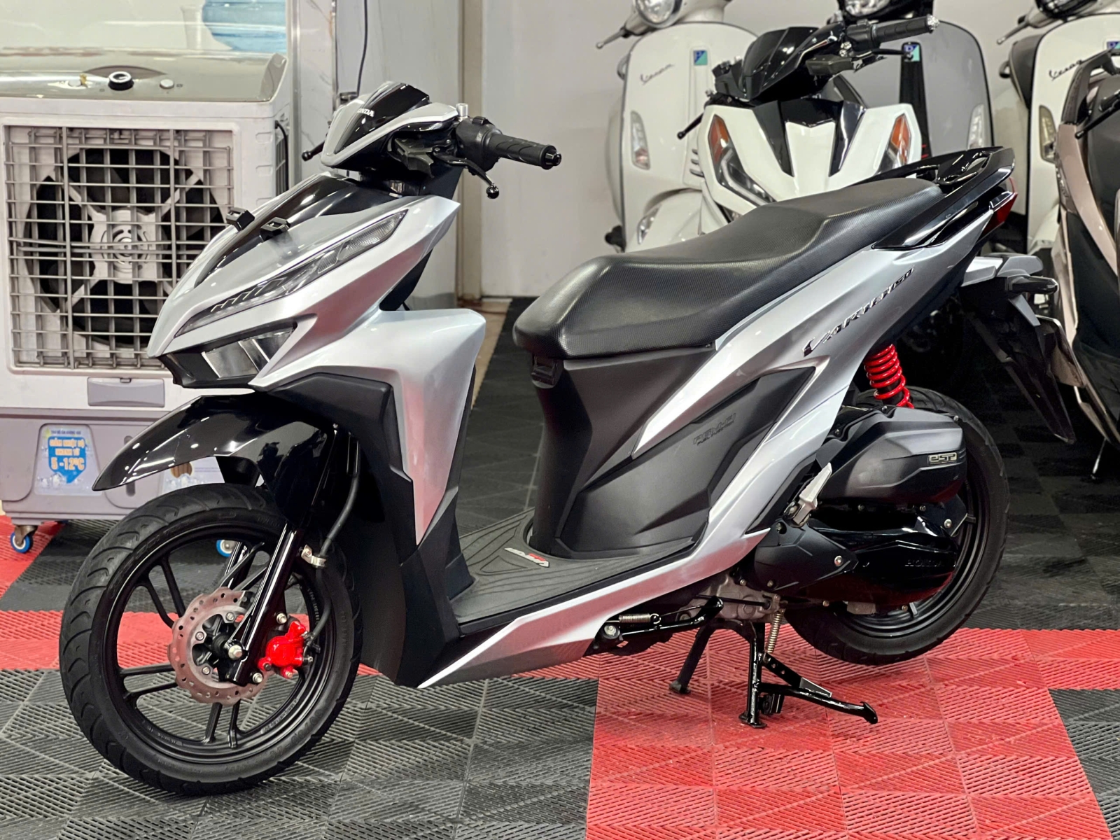 Honda Vario150 Bạc Porcher 2022 93G1-29210