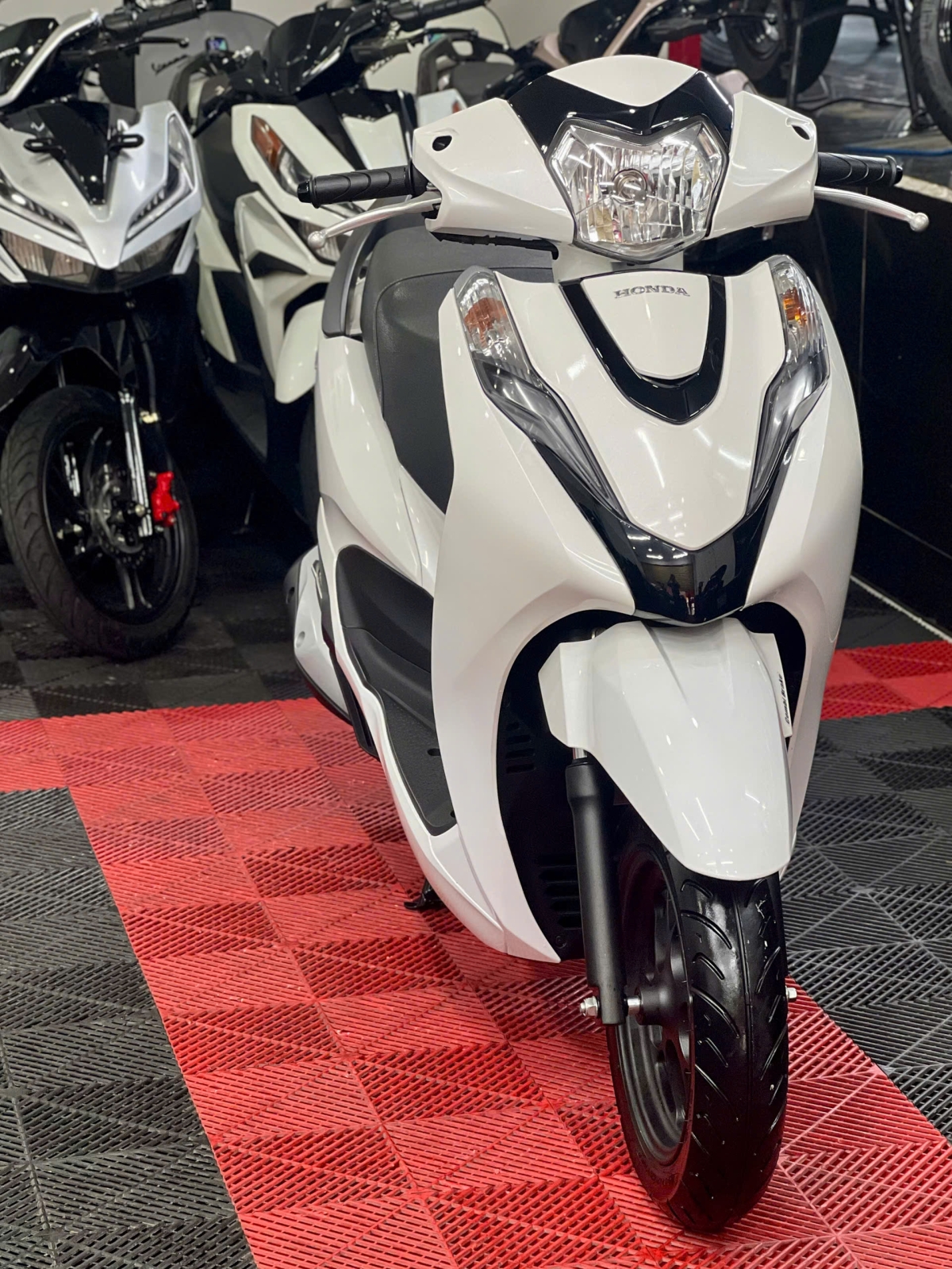 Honda Lead 2022 Trắng-Đen Sporty 59F2-35585