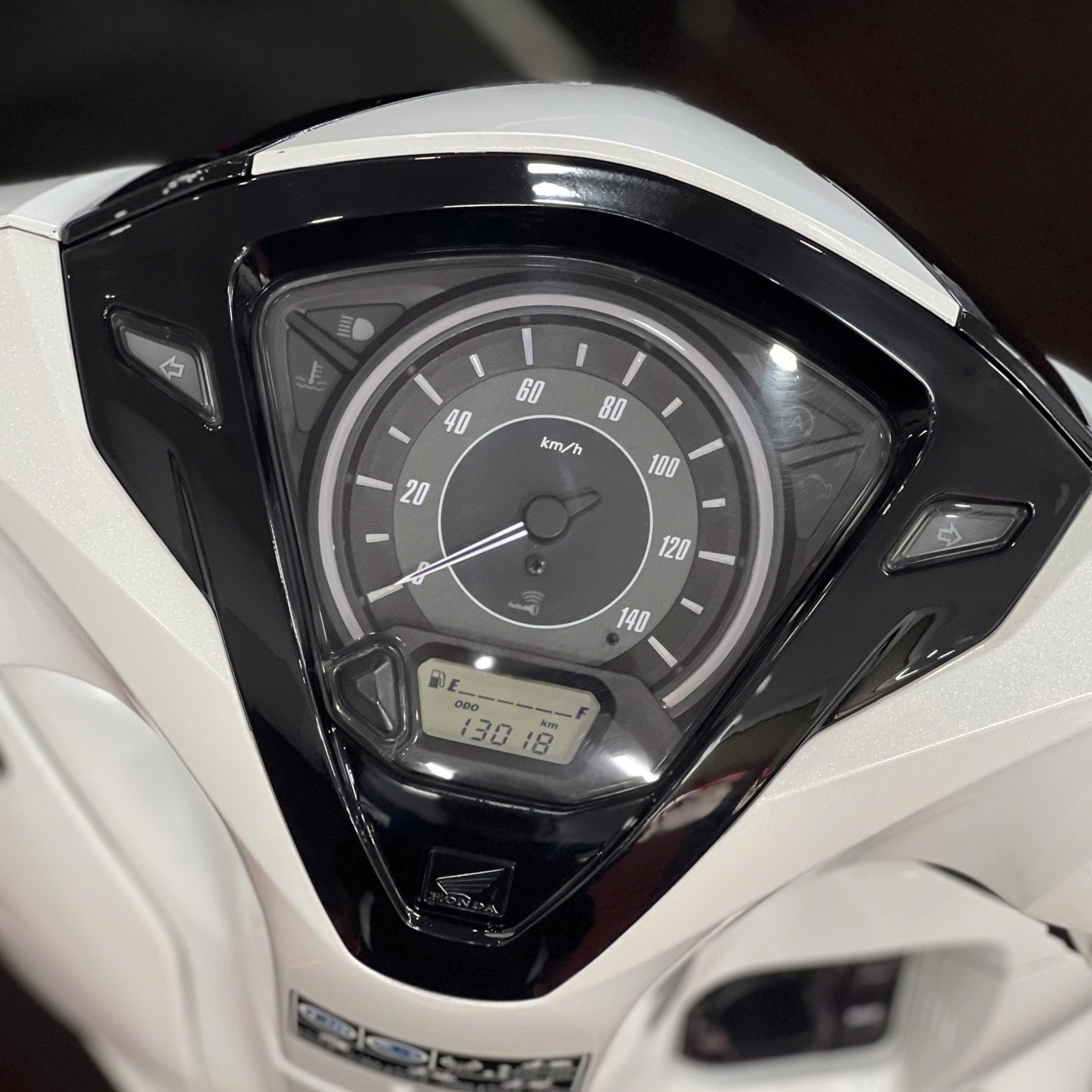 Honda Lead 2022 Trắng-Đen Sporty 59F2-35585