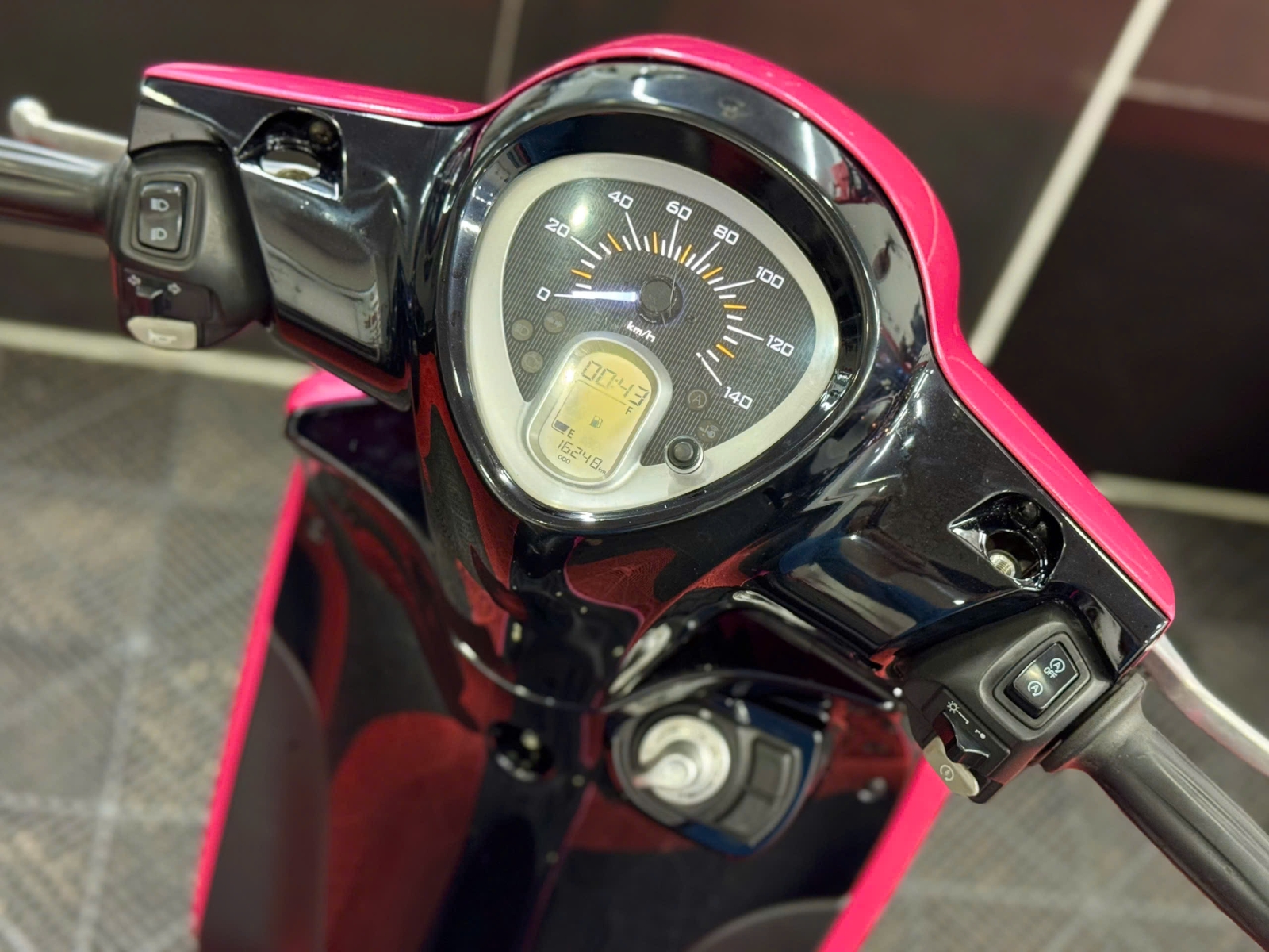 Yamaha Janus Hồng-Đen Candy 50Y1-29960