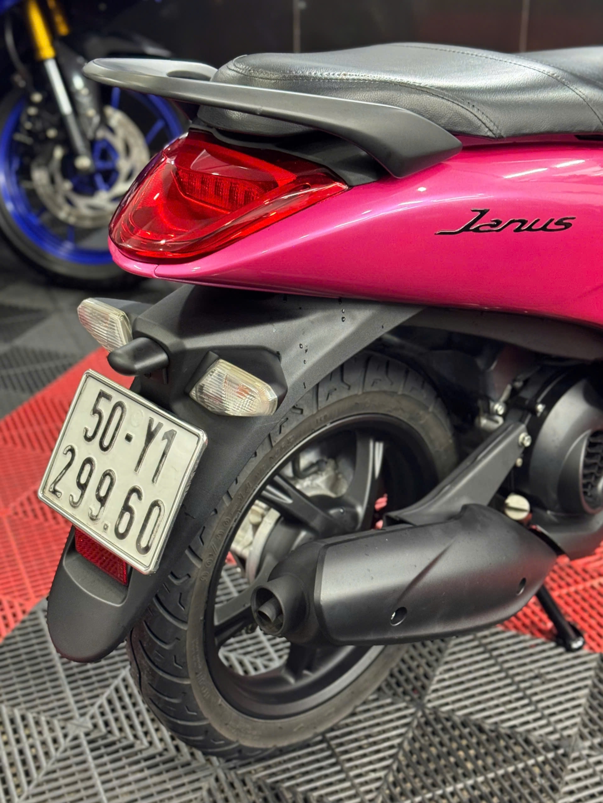 Yamaha Janus Hồng-Đen Candy 50Y1-29960