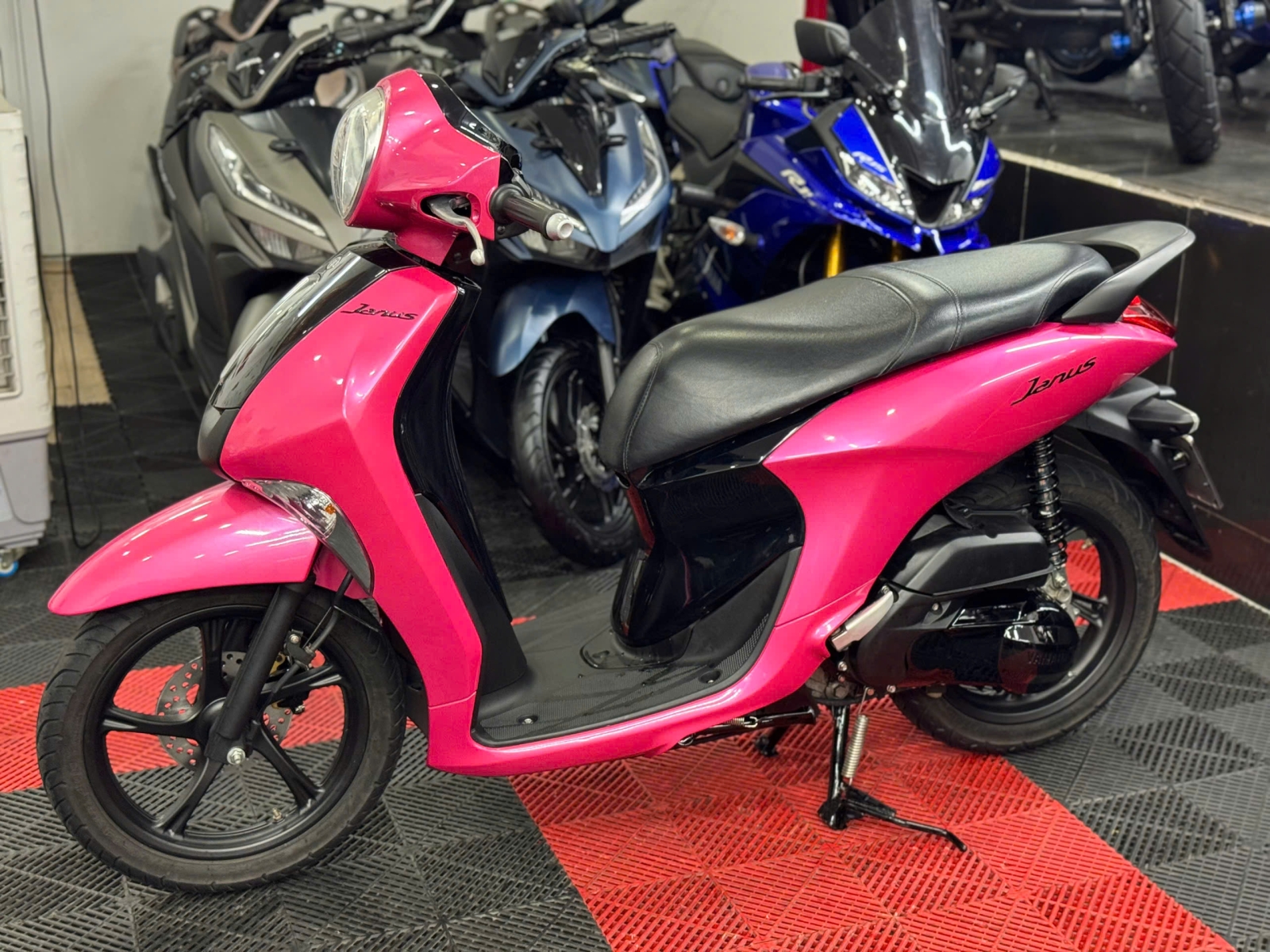 Yamaha Janus Hồng-Đen Candy 50Y1-29960