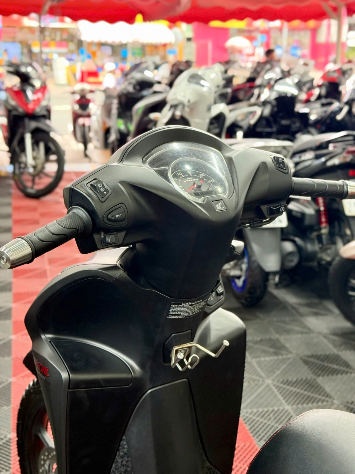 Honda Vision 2022 bản" Cá Tính" 61C2-16755 