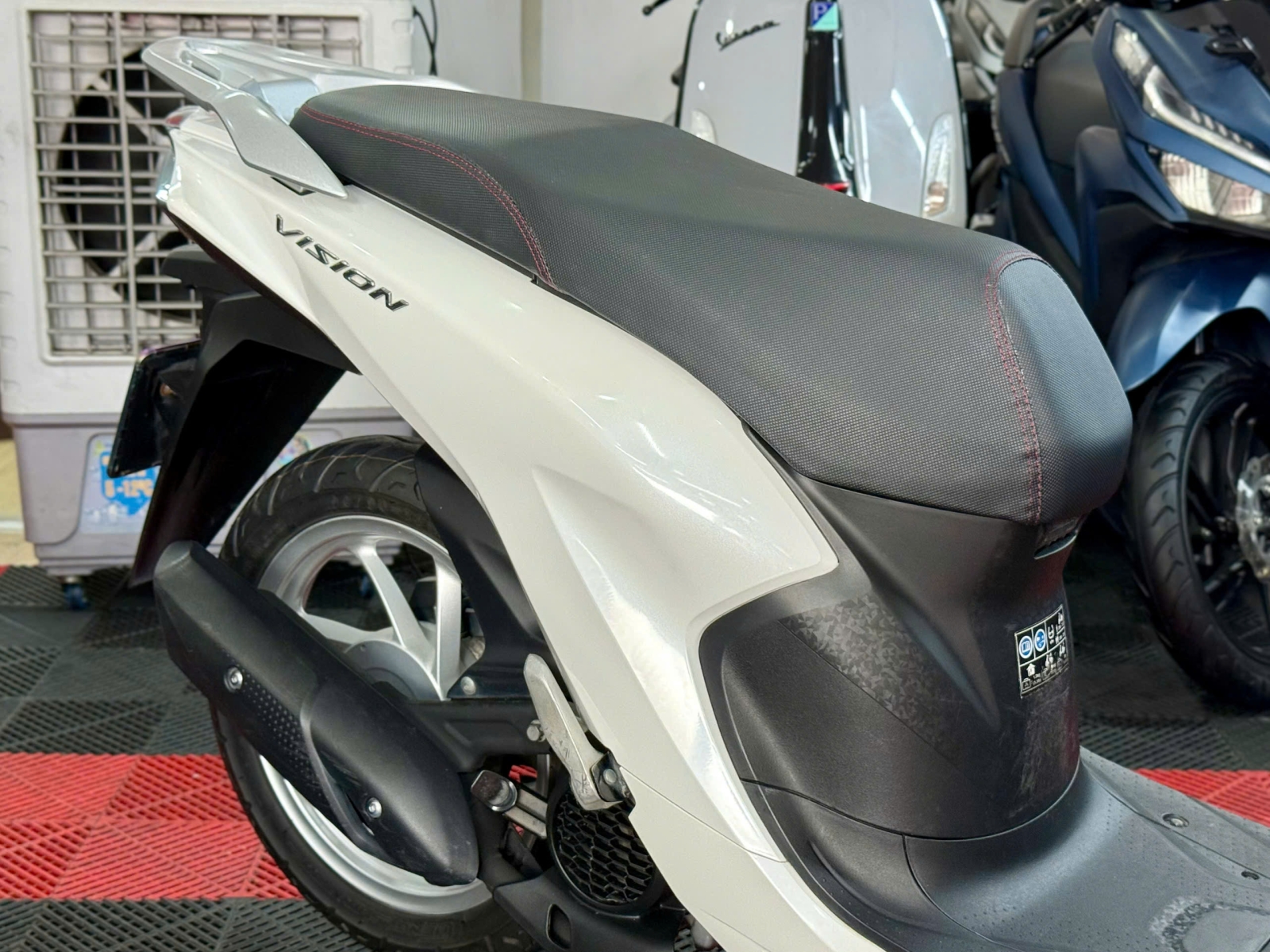 Honda Vision kiễng 67AD-11681