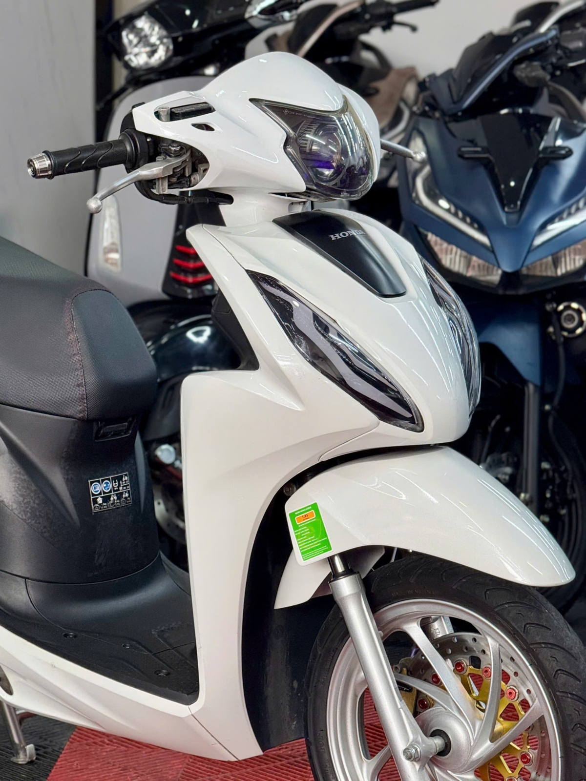 Honda Vision kiễng 67AD-11681