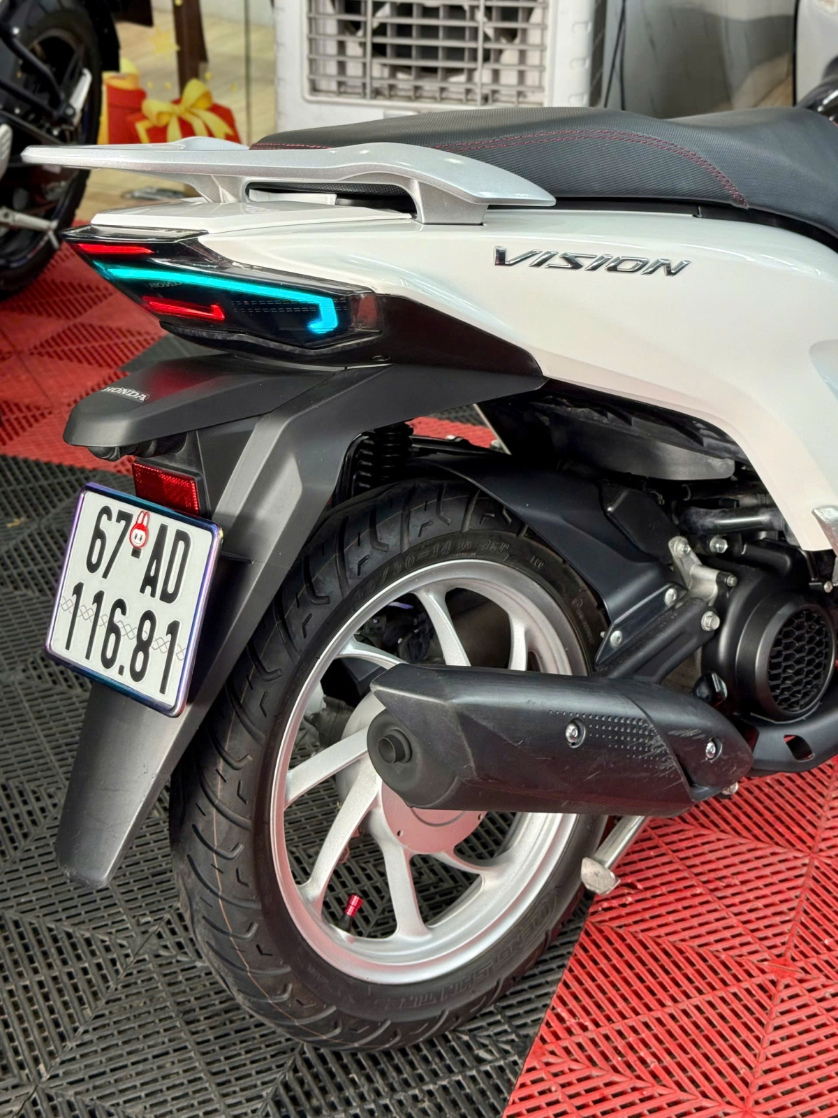 Honda Vision kiễng 67AD-11681