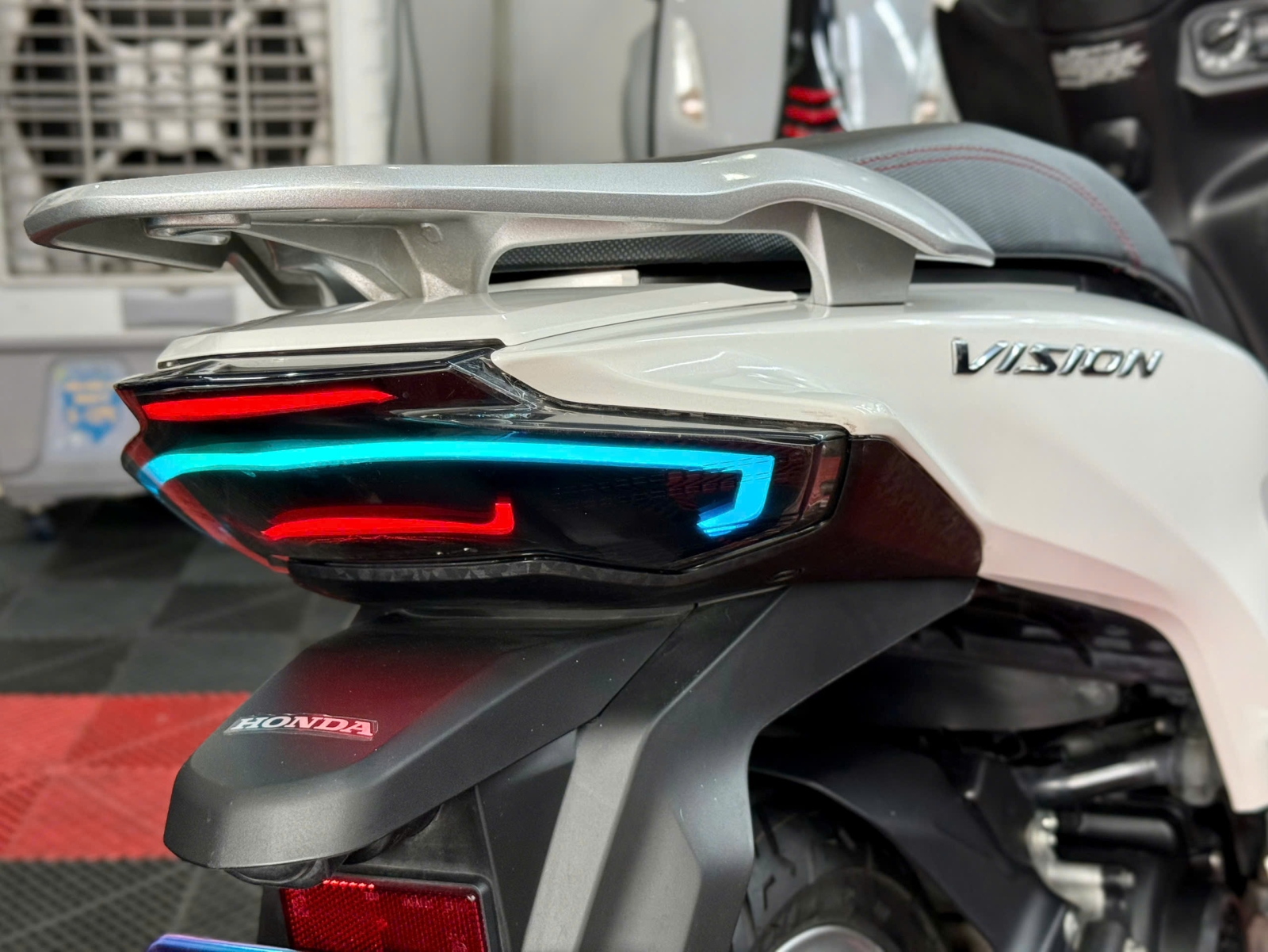 Honda Vision kiễng 67AD-11681