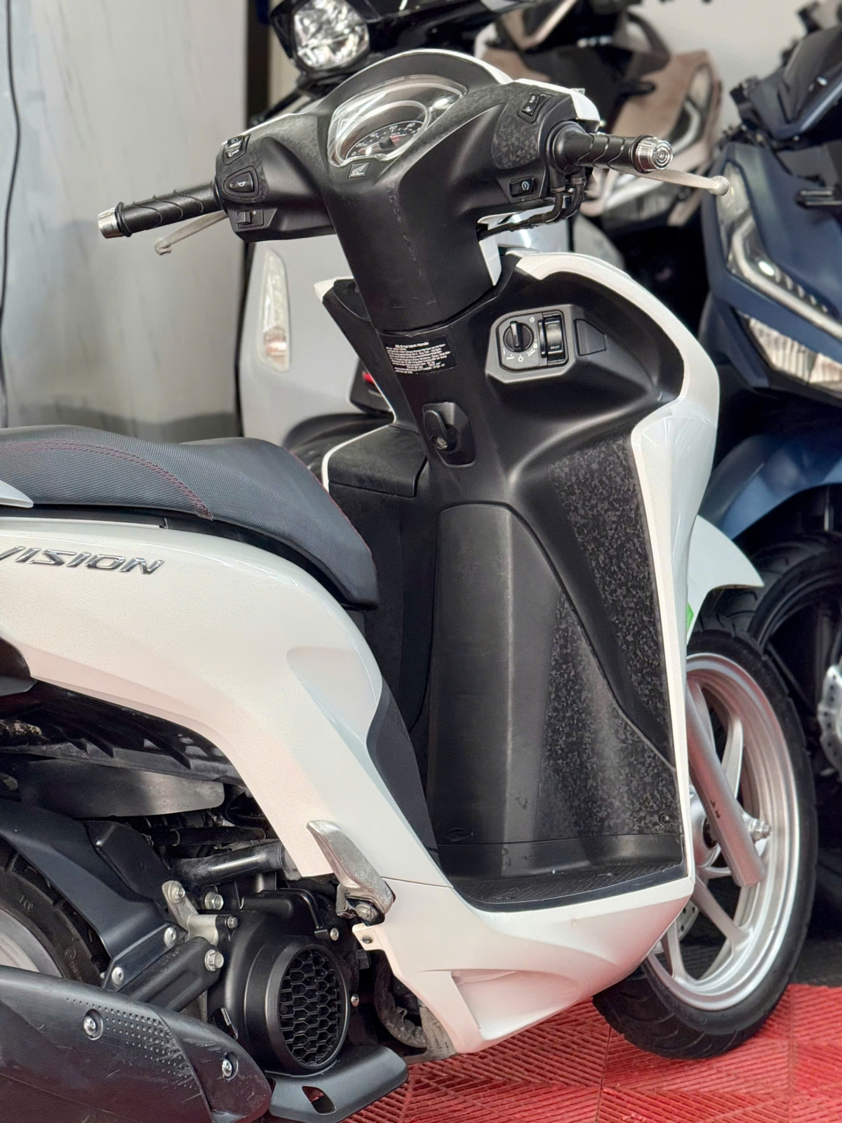 Honda Vision kiễng 67AD-11681