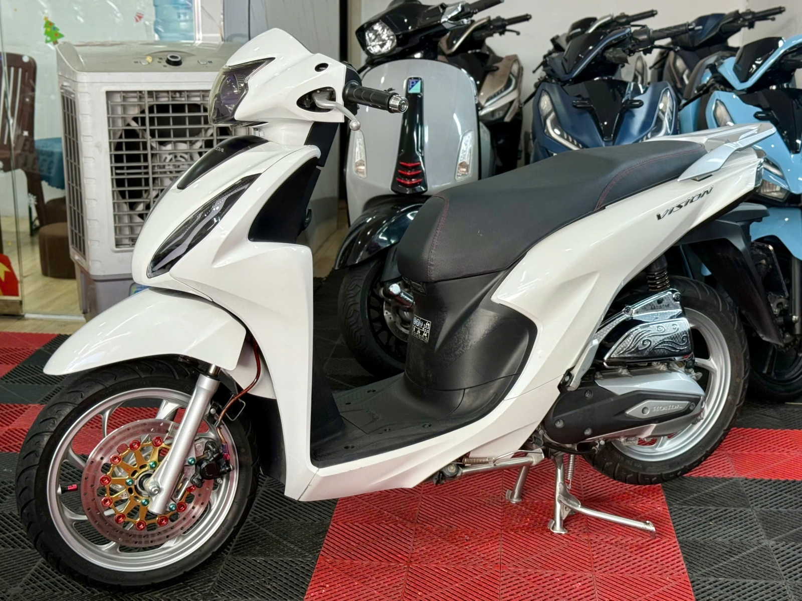 Honda Vision kiễng 67AD-11681