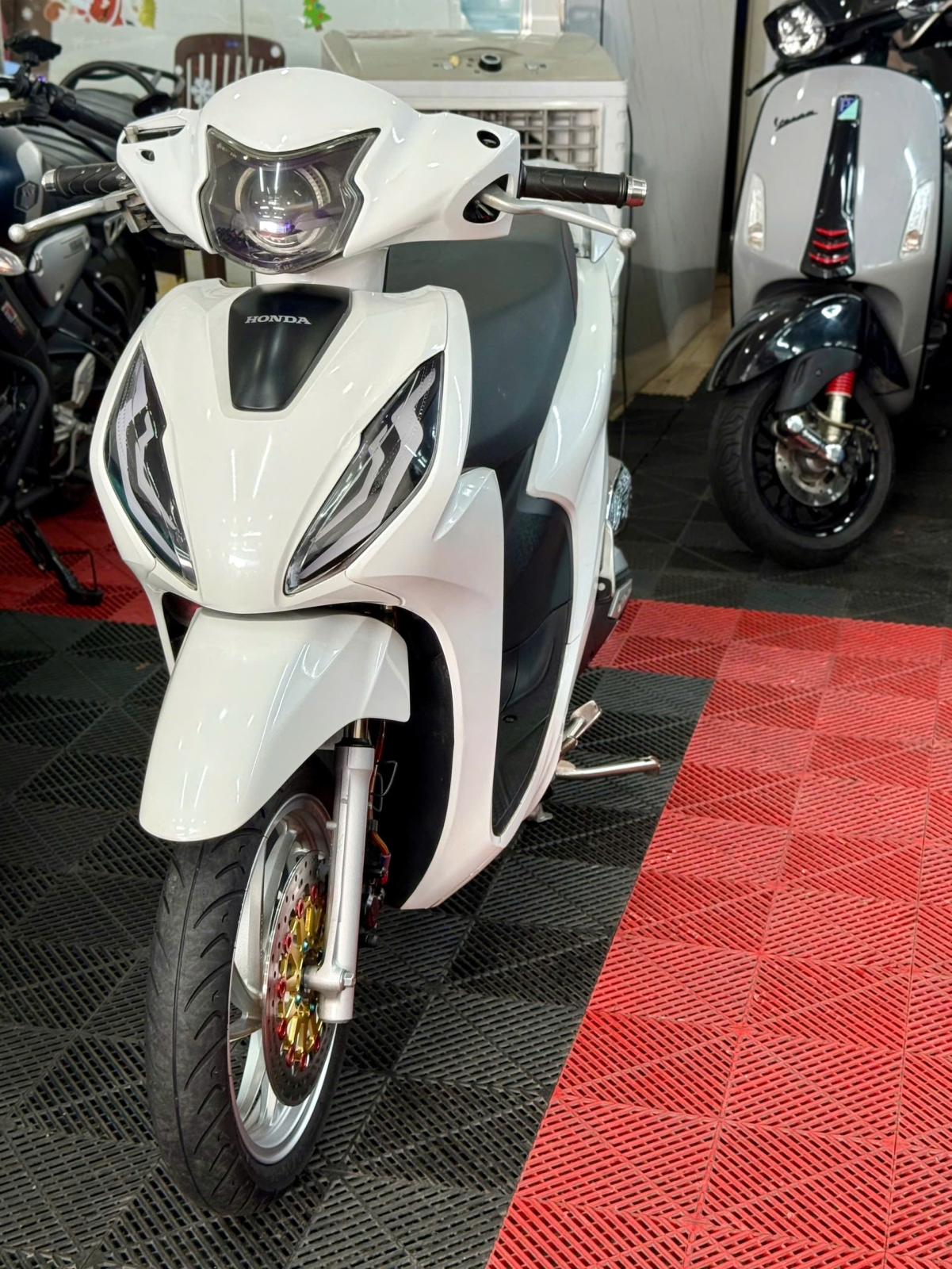 Honda Vision kiễng 67AD-11681