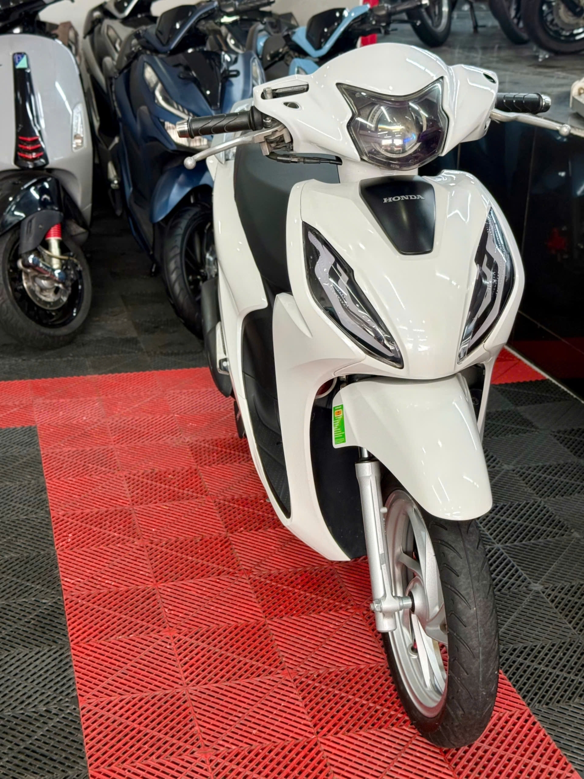 Honda Vision kiễng 67AD-11681