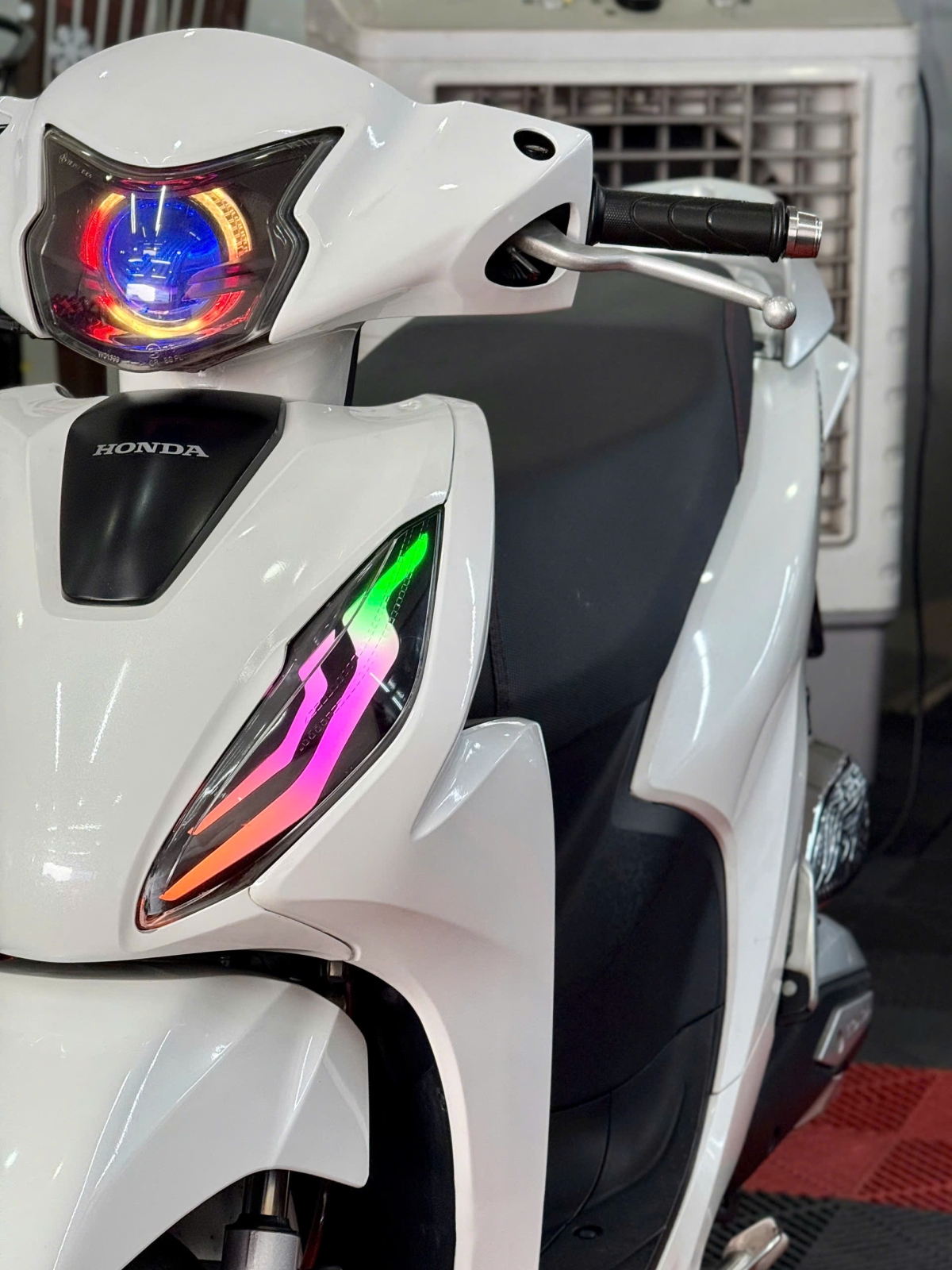 Honda Vision kiễng 67AD-11681