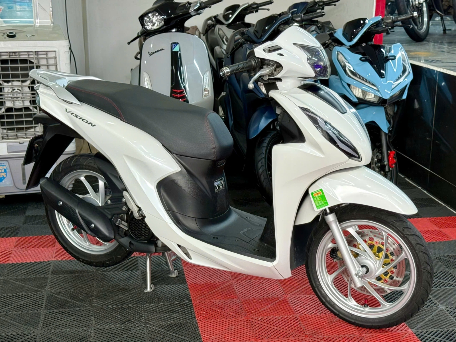 Honda Vision kiễng 67AD-11681