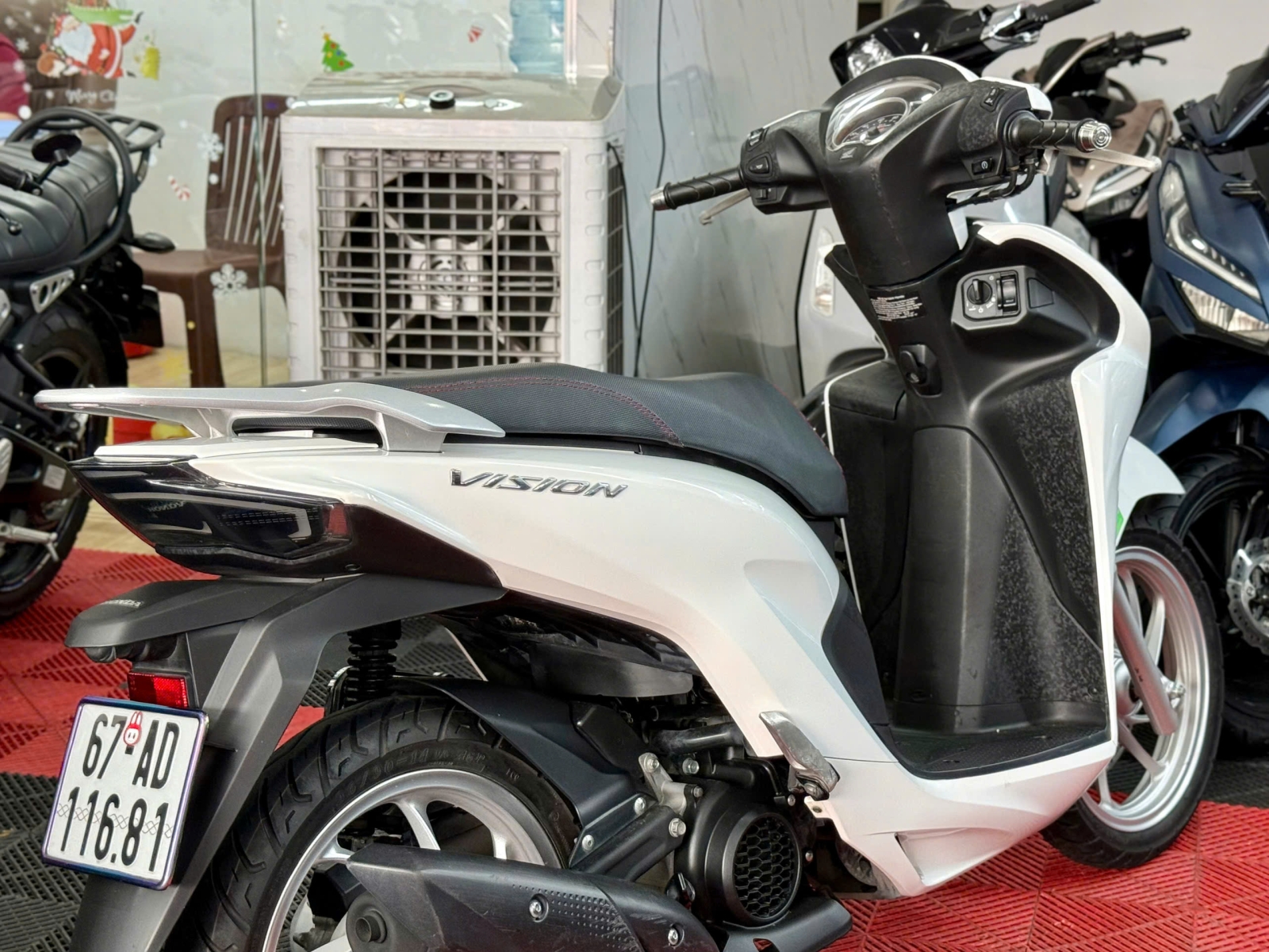 Honda Vision kiễng 67AD-11681