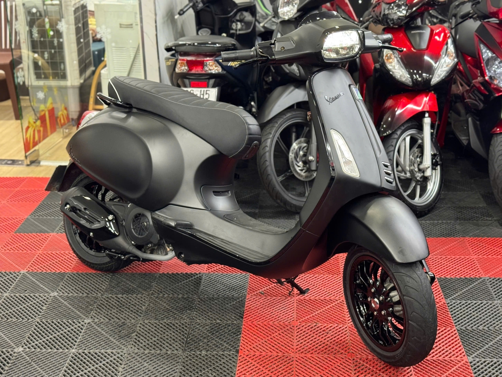 Piaggio Vespa Sprint 150 3vie Biển 67D1-42048 