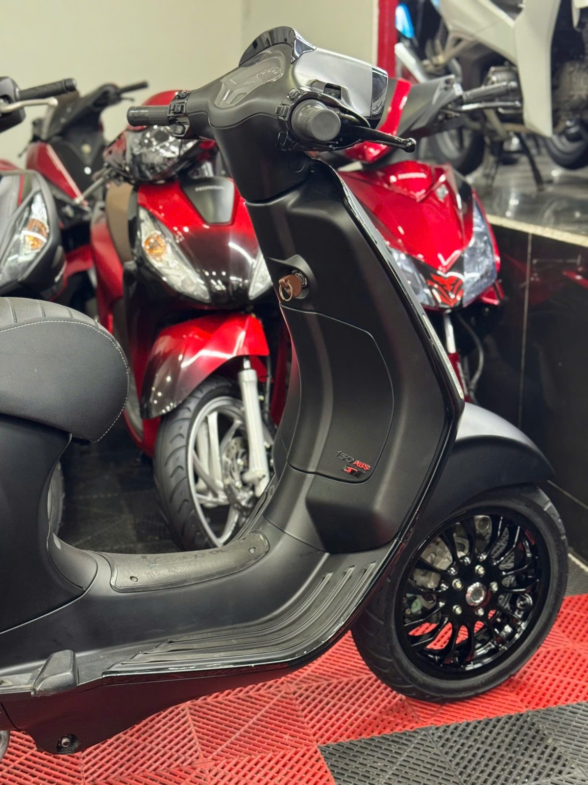 Piaggio Vespa Sprint 150 3vie Biển 67D1-42048 