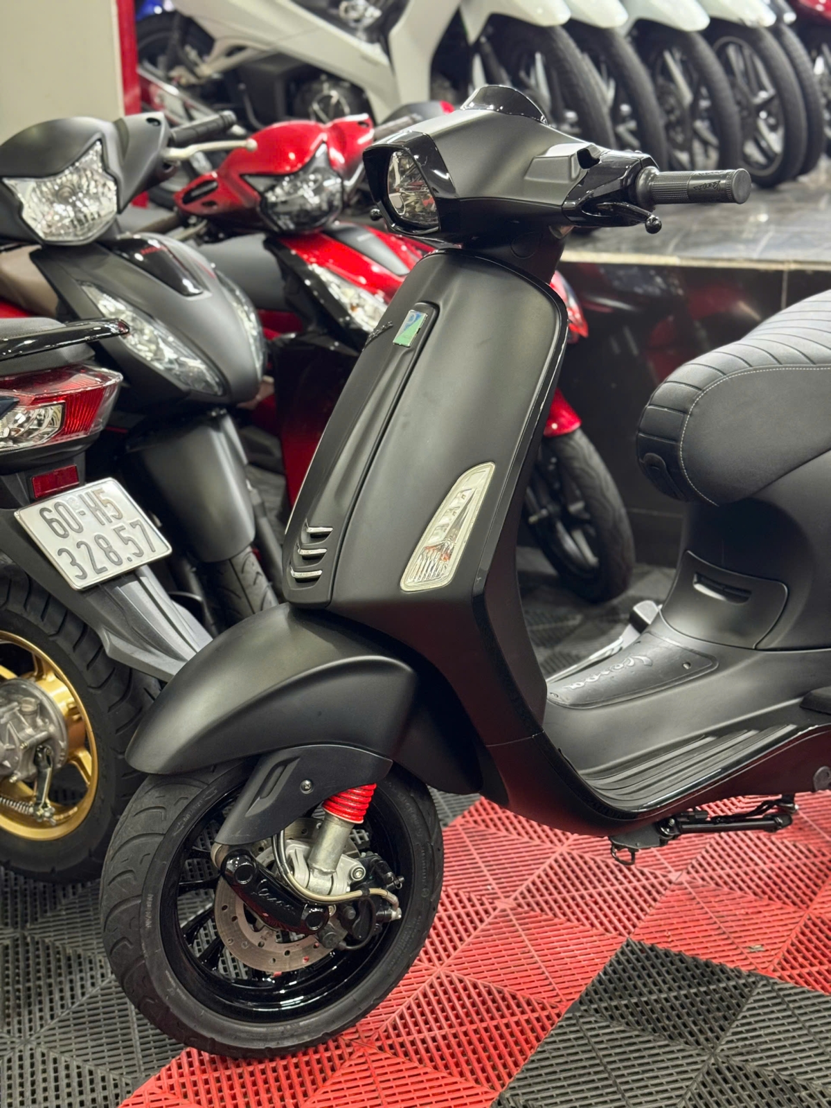 Piaggio Vespa Sprint 150 3vie Biển 67D1-42048 
