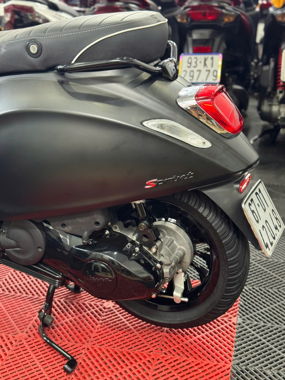 Piaggio Vespa Sprint 150 3vie Biển 67D1-42048 