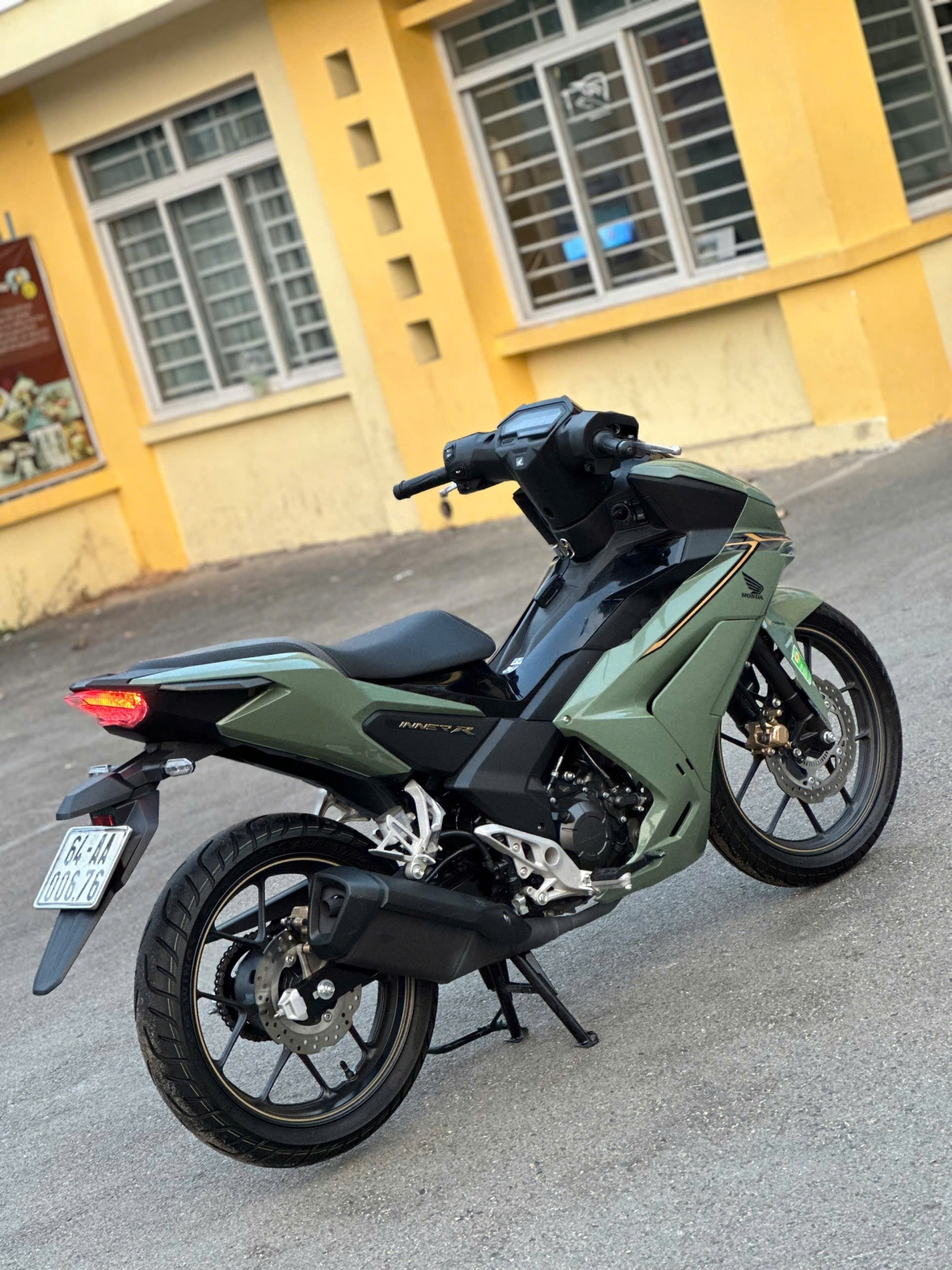 HONDA WINNER R BS 64AA-006.76